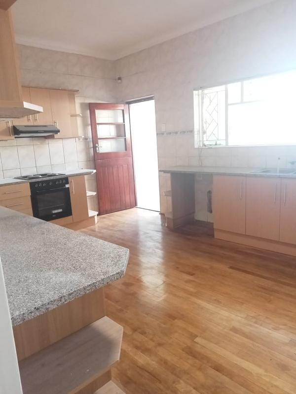 To Let 4 Bedroom Property for Rent in Goodwood Central Western Cape